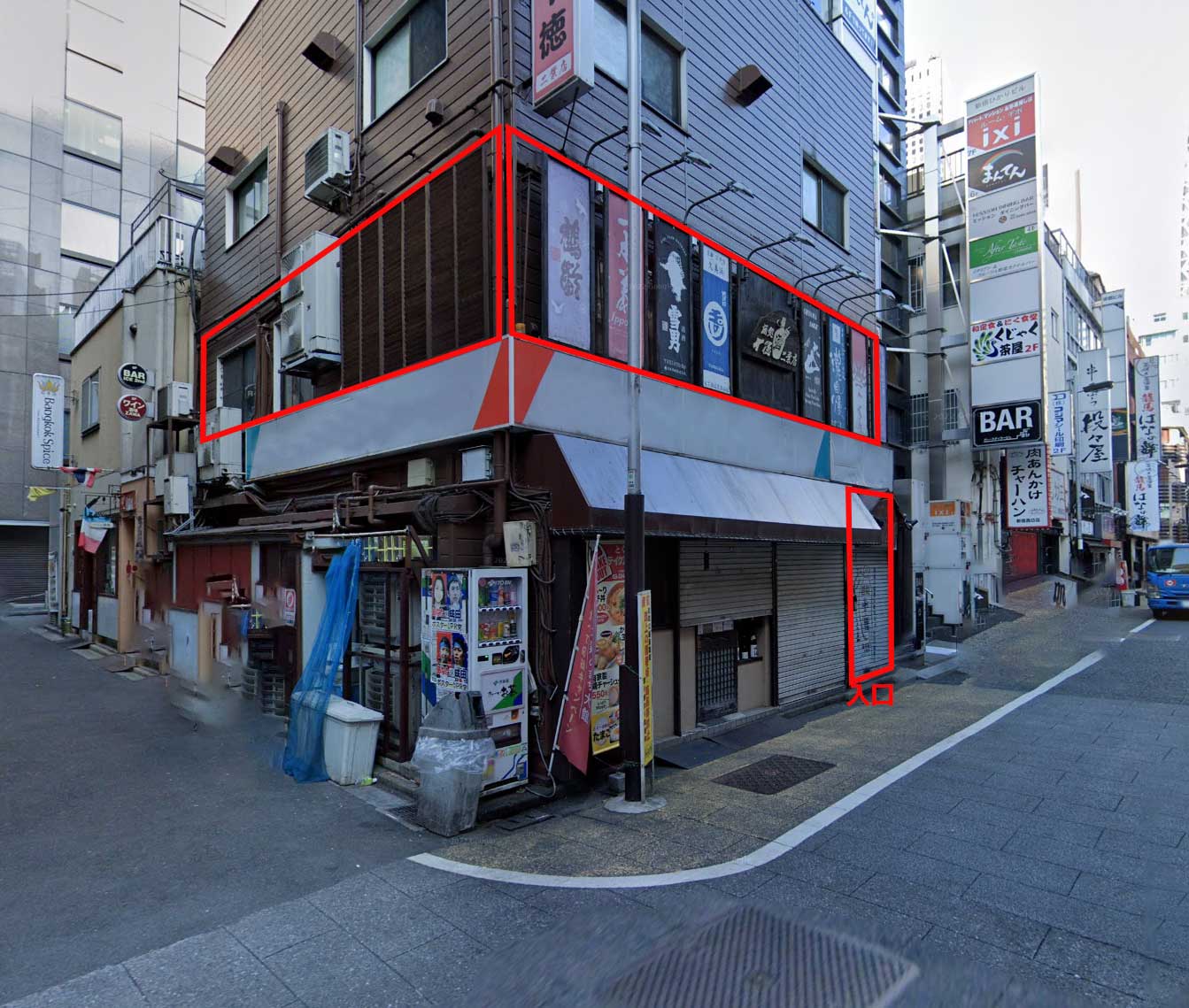 新宿駅徒歩6分　三番街通り沿いの角地2階居酒屋居抜き店舗！